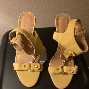 Nine West Bezel Yellow Heels size 7